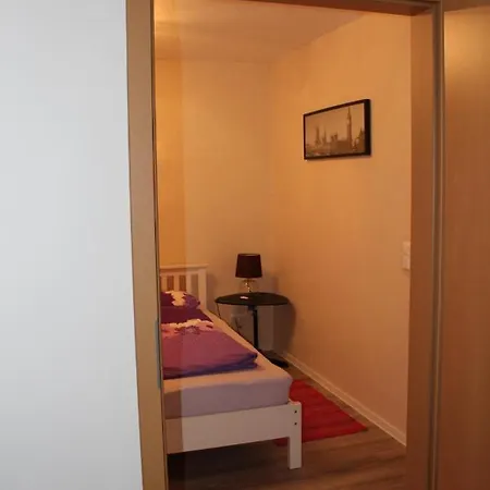 - Monteurwohnung Familie Houri アパート Neupotz