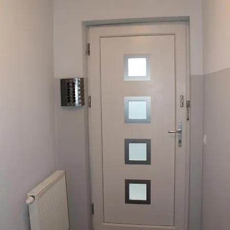 - Monteurwohnung Familie Houri アパート Neupotz