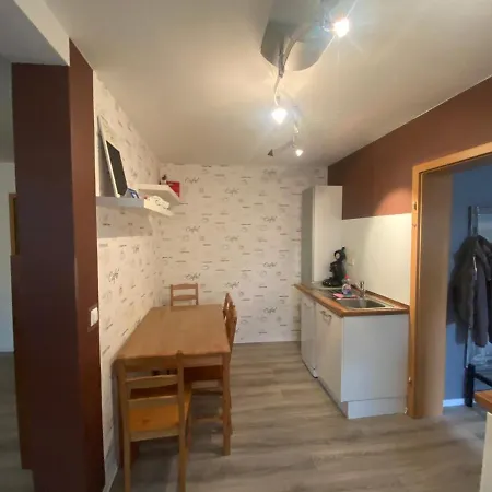 - Monteurwohnung Familie Houri アパート