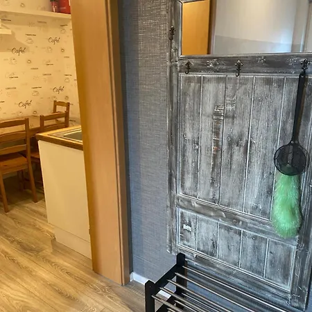 - Monteurwohnung Familie Houri Neupotz