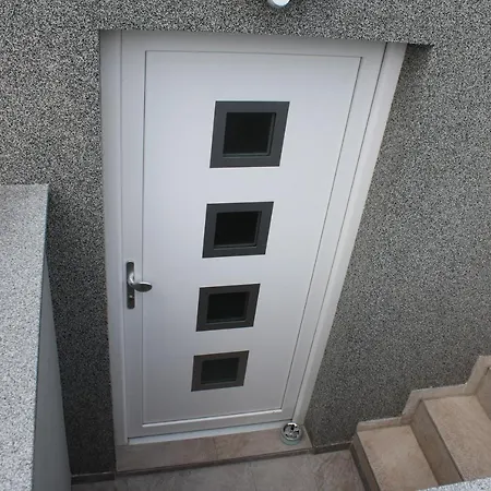 - Monteurwohnung Familie Houri *