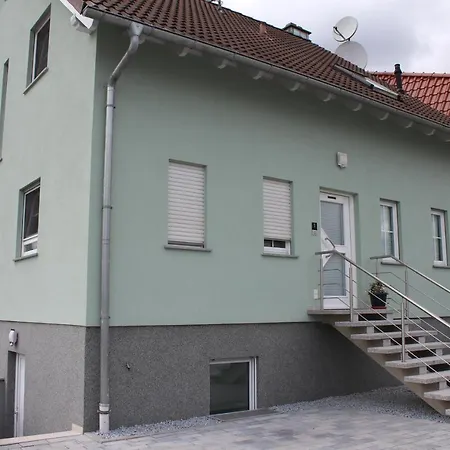 - Monteurwohnung Familie Houri アパート