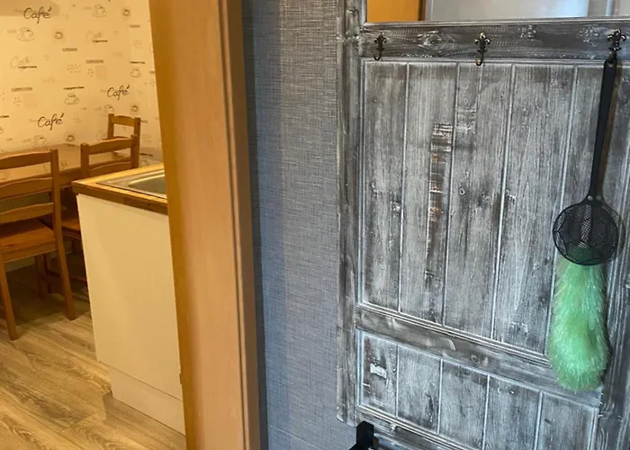 - Monteurwohnung Familie Houri Neupotz